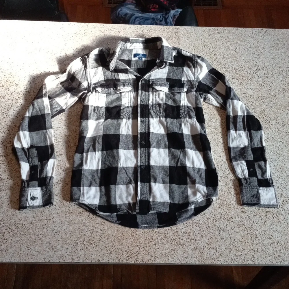 2 flannel shirts size S & XS - Picture 2 of 4